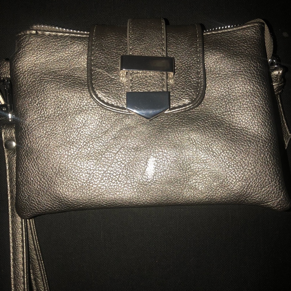Silver wristlet lots of pockets